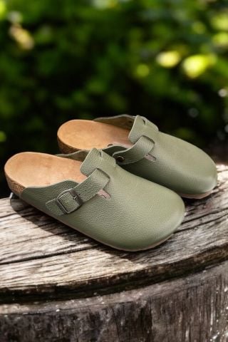 Land of Cork | Yeşil Hakiki Deri Unisex Anatomik Terlik – Silinebilir Doğal Mantar Tabanlı