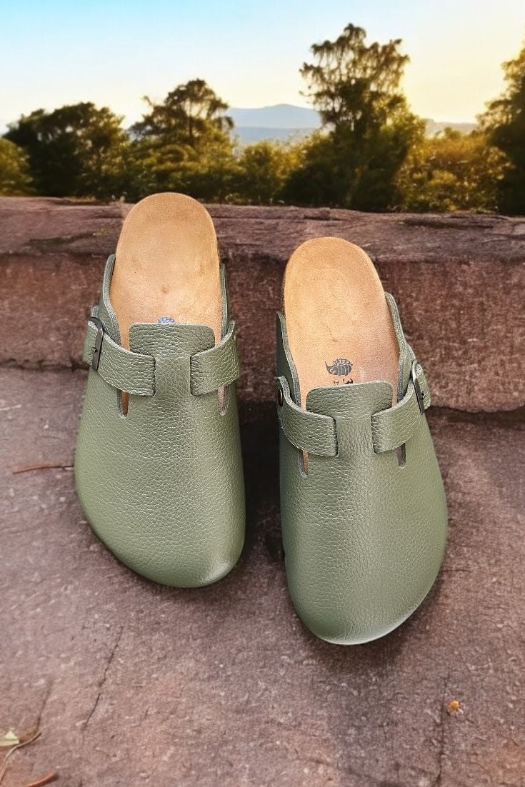 Land of Cork | Yeşil Hakiki Deri Unisex Anatomik Terlik – Silinebilir Doğal Mantar Tabanlı