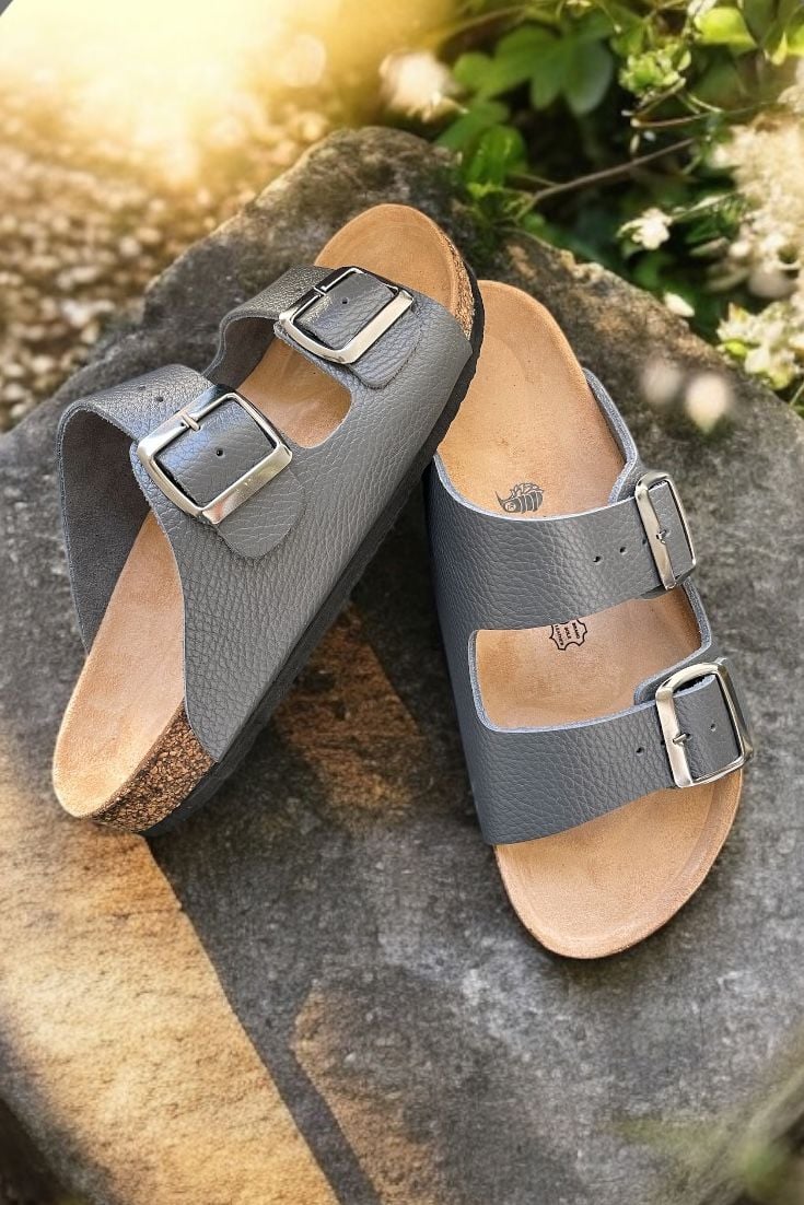 Land of Cork Gri Hakiki Deri Çift Toka Terlik – Doğal Mantar Taban, Anatomik Unisex