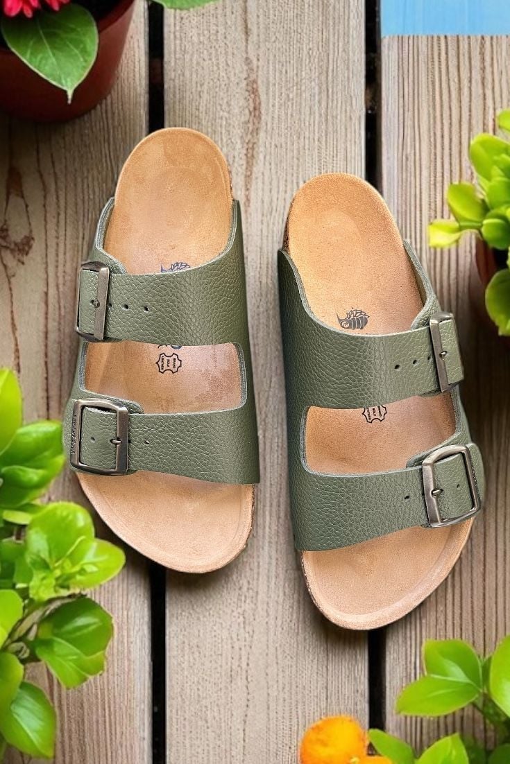 Land of Cork Yeşil Hakiki Deri Çift Toka Terlik – Doğal Mantar Taban, Anatomik Unisex