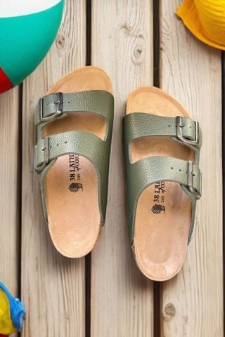 Land of Cork Yeşil Hakiki Deri Çift Toka Terlik – Doğal Mantar Taban, Anatomik Unisex