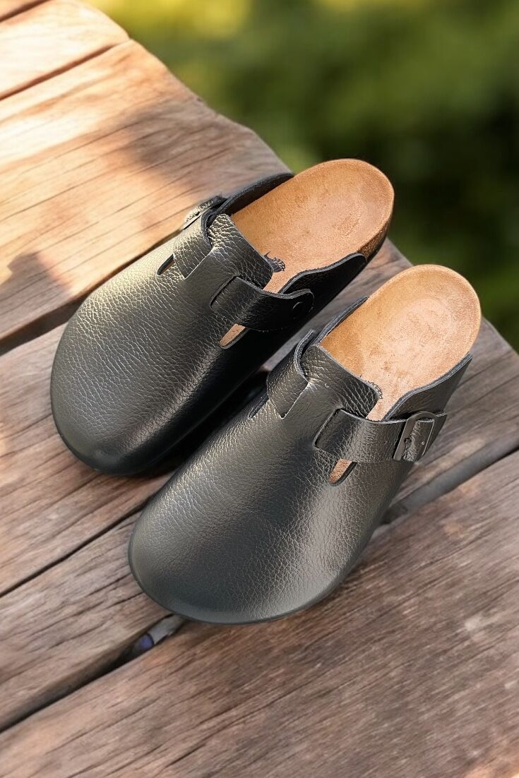 Land of Cork | Siyah Hakiki Deri Unisex Anatomik Terlik – Silinebilir Doğal Mantar Tabanlı