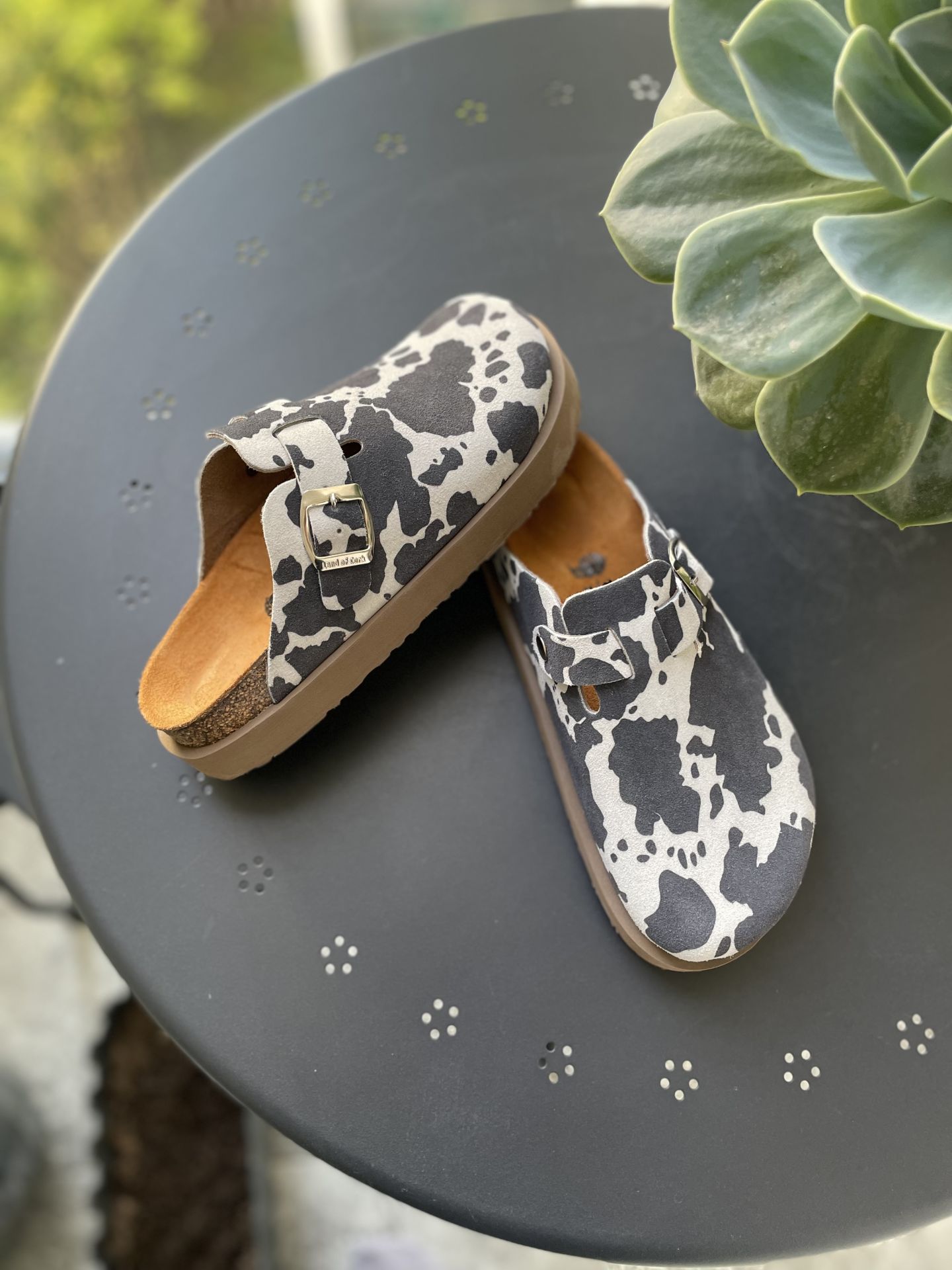 Land of Cork İnek Desenli Ortopedik Terlik – El Yapımı, Platform Taban , Mantar Taban, Kadın Günlük Terlik