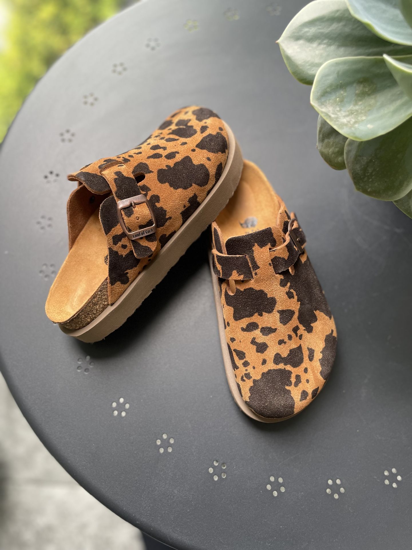 Land of Cork Cow Animal Desenli Ortopedik Terlik – El Yapımı, Platform Taban , Mantar Taban, Kadın Günlük Terlik