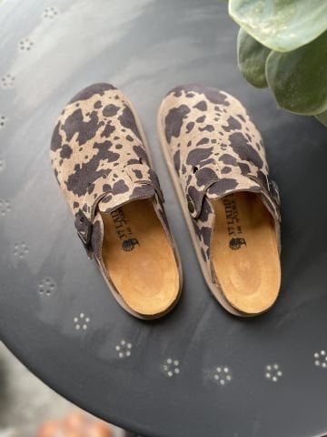 Land of Cork Cow Animal Desenli Ortopedik Terlik – El Yapımı, Platform Taban , Mantar Taban, Kadın Günlük Terlik