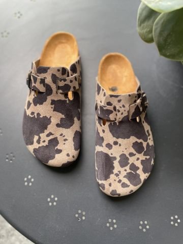 Land of Cork Cow Animal Desenli Ortopedik Terlik – El Yapımı, Mantar Taban, Kadın Günlük Terlik