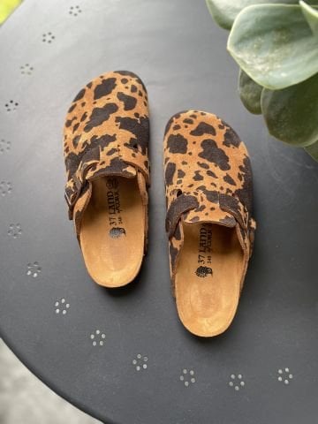 Land of Cork Cow Animal Desenli Ortopedik Terlik – El Yapımı, Mantar Taban, Kadın Günlük Terlik