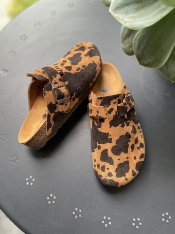 Land of Cork Cow Animal Desenli Ortopedik Terlik – El Yapımı, Mantar Taban, Kadın Günlük Terlik