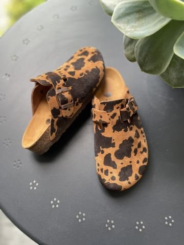 Land of Cork Cow Animal Desenli Ortopedik Terlik – El Yapımı, Mantar Taban, Kadın Günlük Terlik