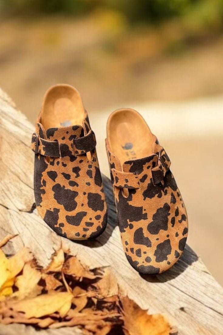 Land of Cork Cow Animal Desenli Ortopedik Terlik – El Yapımı, Mantar Taban, Kadın Günlük Terlik