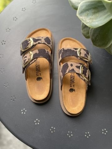 Land of Cork Platform Taban Cow Animal Desenli Ortopedik Terlik – El Yapımı, Mantar Taban, Big Buckle Kadın Günlük Terlik