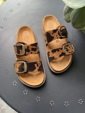 Land of Cork Platform Taban Cow Animal Desenli Ortopedik Terlik – El Yapımı, Mantar Taban, Big Buckle Kadın Günlük Terlik