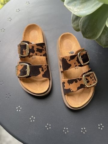 Land of Cork Platform Taban Cow Animal Desenli Ortopedik Terlik – El Yapımı, Mantar Taban, Big Buckle Kadın Günlük Terlik