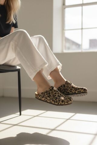 Land of Cork Anatomik Ark Destekli Doğal Mantar Taban Hakiki Süet Deri Leopar Desen Terlik