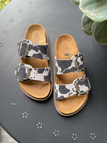 Land of Cork Platform Taban Cow Animal Desenli Ortopedik Terlik – El Yapımı, Mantar Taban, Big Buckle Kadın Günlük Terlik