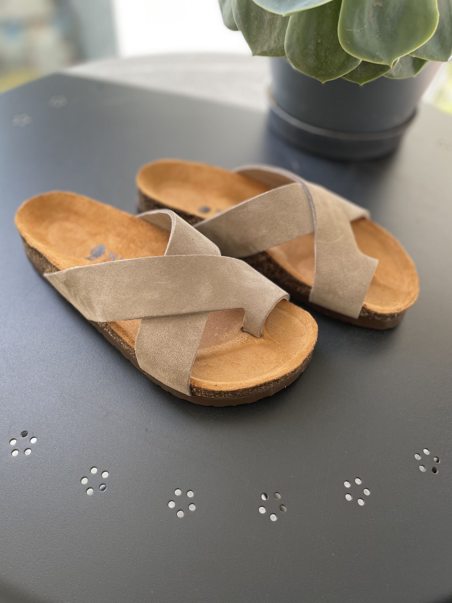 Land of Cork Parmak Arası Süet Deri Kadın Terlik – Anatomik Doğal Mantar Taban