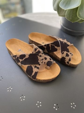Land of Cork Parmak Arası Animal Cow Print Süet Deri Kadın Terlik – Anatomik Doğal Mantar Taban