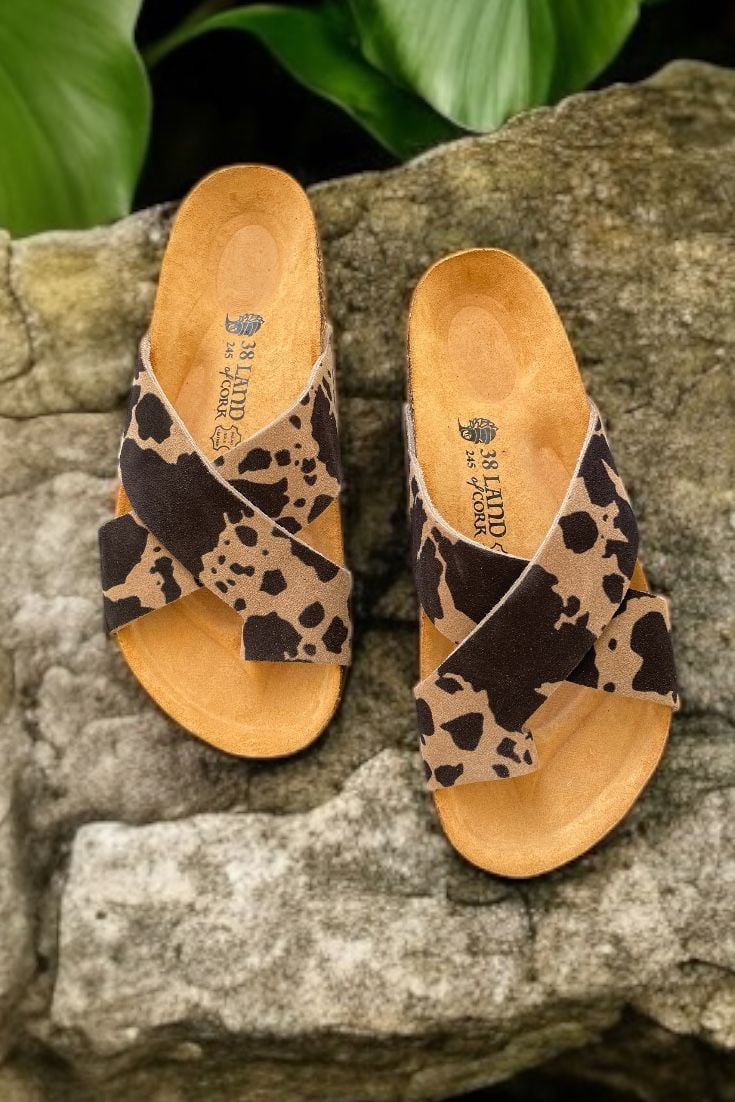Land of Cork Parmak Arası Animal Cow Print Süet Deri Kadın Terlik – Anatomik Doğal Mantar Taban