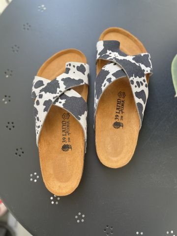 Land of Cork Parmak Arası Animal Cow Print Süet Deri Kadın Terlik – Anatomik Doğal Mantar Taban