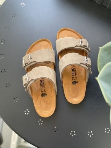 Land of Cork Unisex Ayarlanabilir Tokalı Süet Deri Terlik – Doğal Mantar Taban