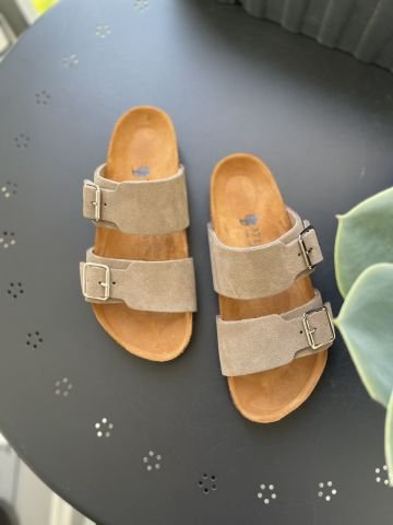 Land of Cork Unisex Ayarlanabilir Tokalı Süet Deri Terlik – Doğal Mantar Taban