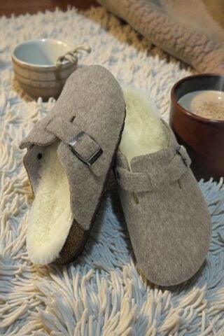 Land of Cork Anatomik Unisex Ark Destekli Hakiki Kürklü Mantar Taban Keçe Terlik