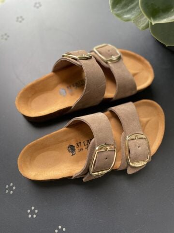 Land of Cork Anatomik Doğal Mantar Taban Büyük Toka Hakiki Süet Deri Terlik