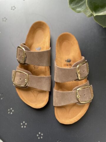 Land of Cork Anatomik Doğal Mantar Taban Büyük Toka Hakiki Süet Deri Terlik