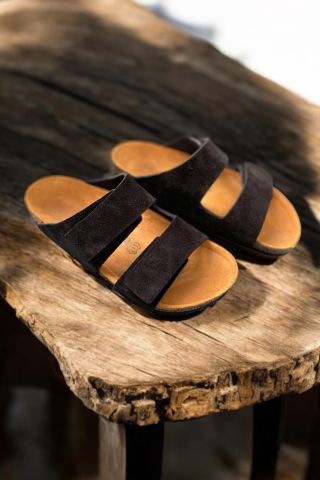 Land of Cork Unisex Hakiki Süet Deri, Doğal Mantar Taban, Ark Destekli, Cırtlı Ayarlanabilir Sandalet