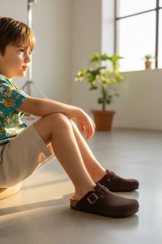 Land of Cork Çocuk Anatomik Kapalı Süet Deri Terlik | Doğal Mantar Taban, Ark Destekli, Konforlu