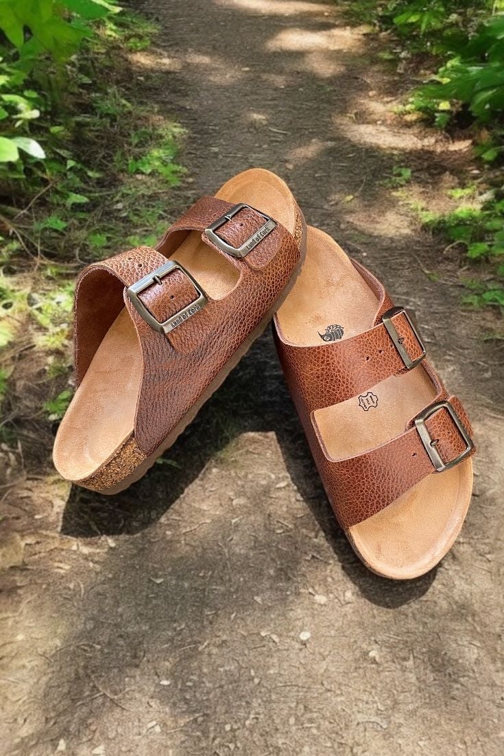 Land of Cork Kahve Hakiki Deri Çift Toka Terlik – Doğal Mantar Taban, Anatomik Unisex