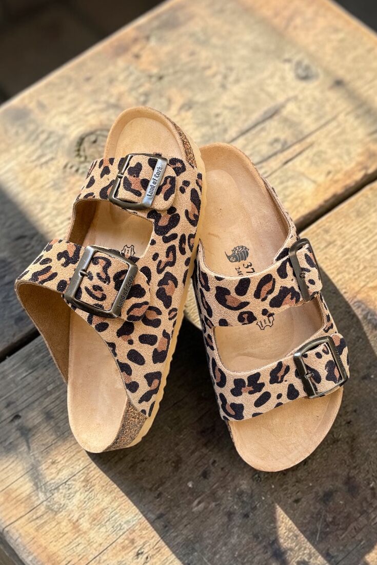 Land of Cork Kadın / Unisex Leopar Desenli Anatomik Terlik – Doğal Mantar Taban Hakiki Süet Deri Ark Destekli Ortopedik Günlük Terlik