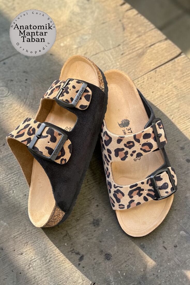Land of Cork Kadın Leopar Desenli Anatomik Terlik – Doğal Mantar Taban Hakiki Süet Deri Ark Destekli Ortopedik Günlük Terlik